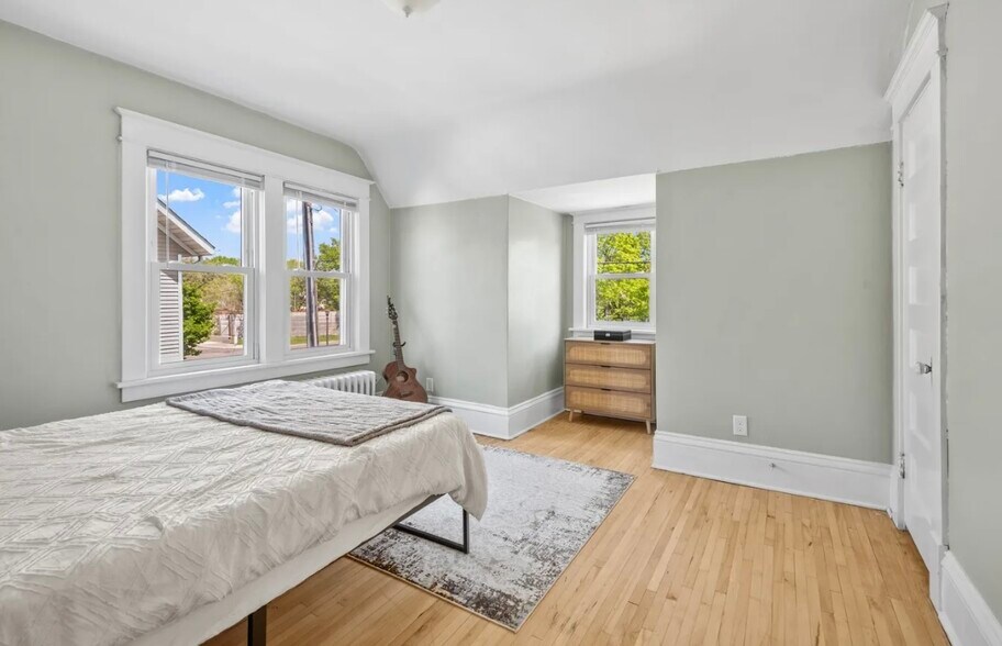 Bedroom 1 - 319 Earl St