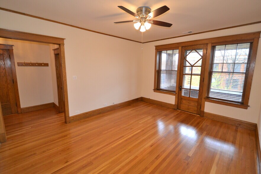 Building Photo - 3767 N Lakewood Ave