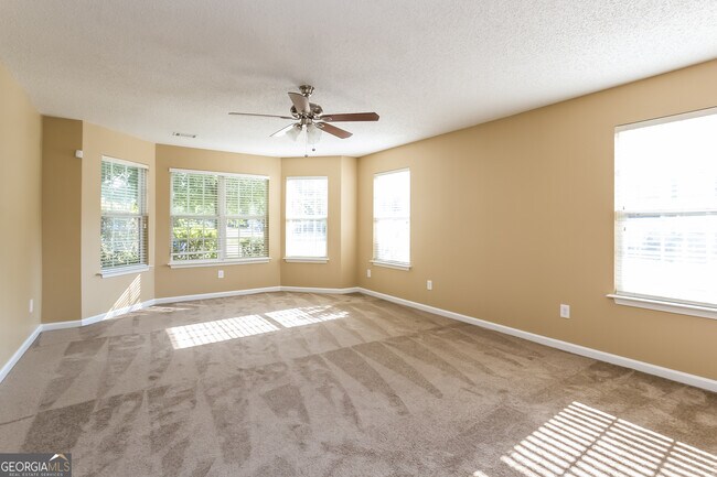 Building Photo - 2061 Registry Dr