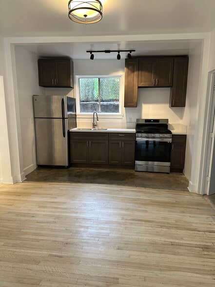 Kitchen - 1489 Wallace Ave