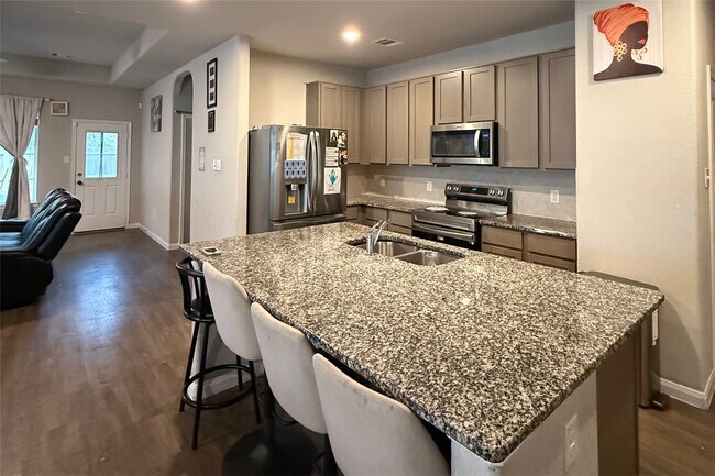 Building Photo - 5747 Cerrillos Dr