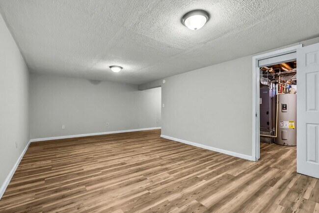 Building Photo - 215 Darrell Dr