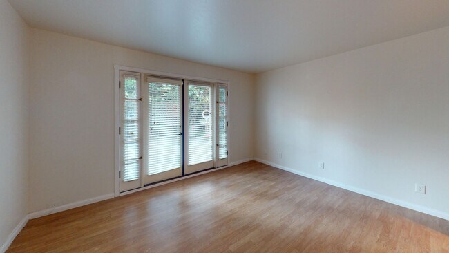 Building Photo - 1811 Visalia Row