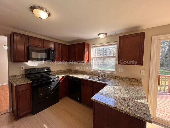 Building Photo - 104 Benedict Ln