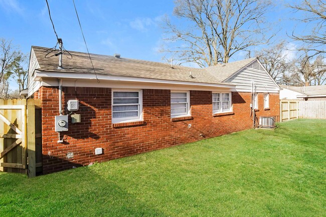 Building Photo - 3714 Bedford Ln