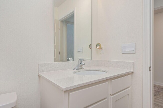 Building Photo - 545 Mary Lou Way