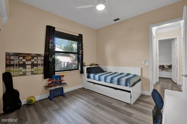 Building Photo - 4 br, 3 bath House - 5718 NW 50th Dr