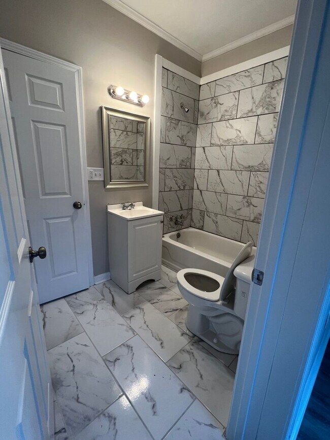 Building Photo - Cute corner lot available for August move-in