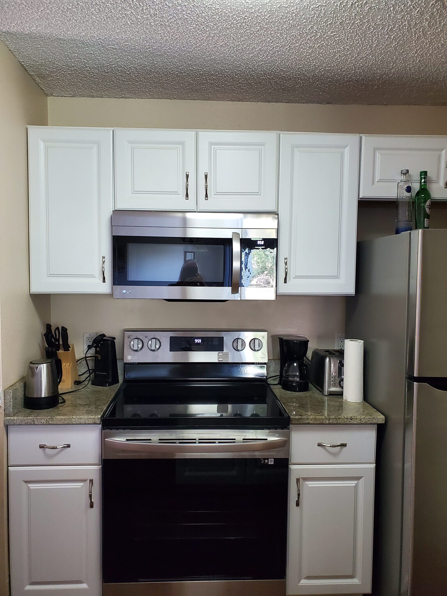 Newer stainless appliances - 115 112th Ave NE