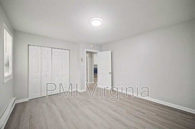 Building Photo - 3407 Essex Cir
