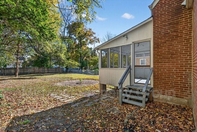 Building Photo - 46 N Harvey Ave