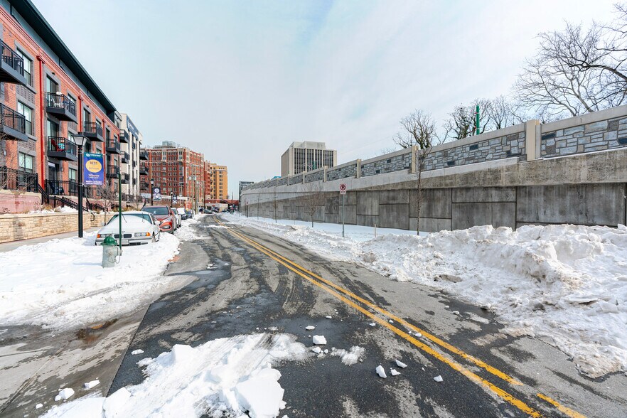 Building Photo - 3929 Landmark Ct