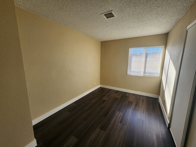 Building Photo - 1705 Breckenwood Ct