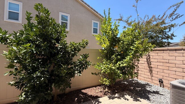 Building Photo - Modern Townhouse in Fairview Community of Bonsall