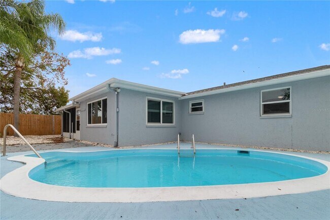 Building Photo - 7415 San Salvadore Dr