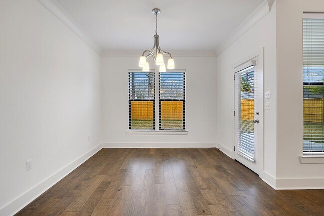Building Photo - Beautiful 3 bedroom 2 bath home