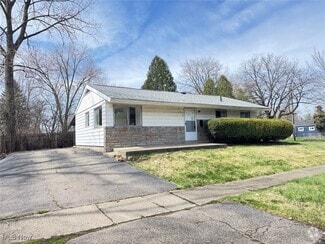 Building Photo - 866 Warrington Rd