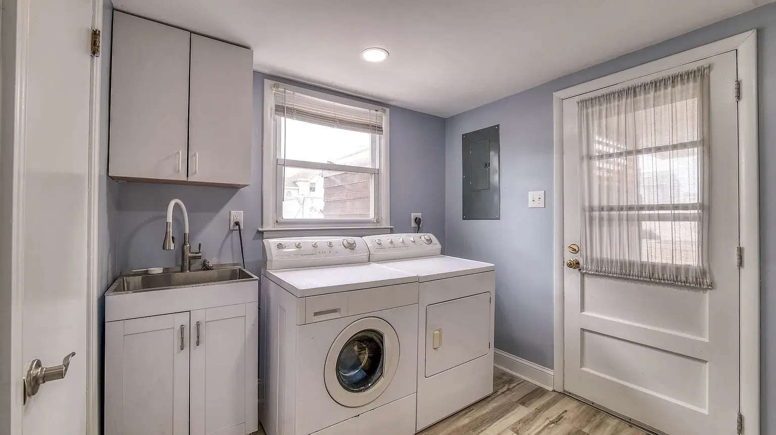 Building Photo - 108 S Newark Ave