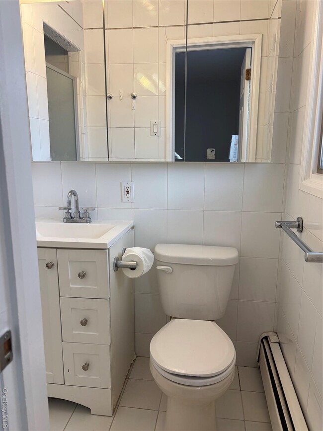 Building Photo - 570 Church Ave