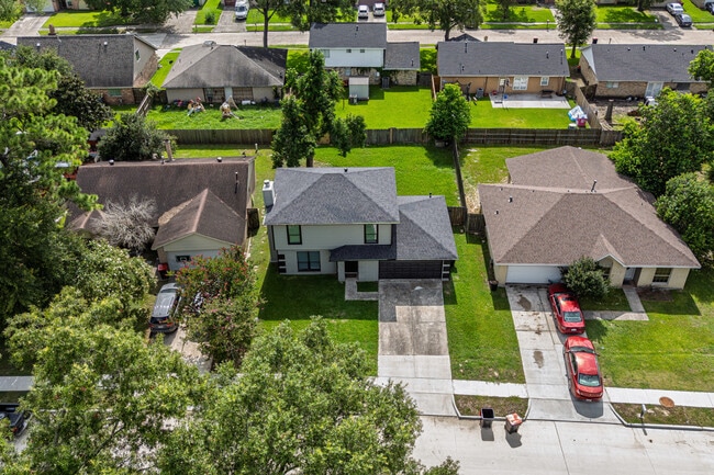 Building Photo - 12223 Kingslake Forest Dr
