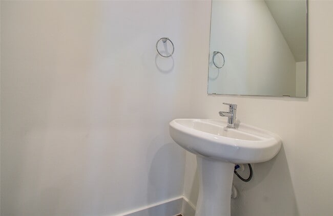 Building Photo - 556 Janisch Rd