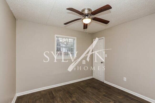 Building Photo - This 4 bedroom, 2 bathroom home is exactly...