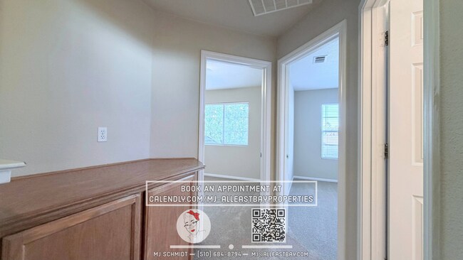 Building Photo - Beautiful 3 bedroom home nestled in cozy Brentwood neighborhood!