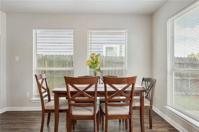 Building Photo - 2919 McLaren Dr