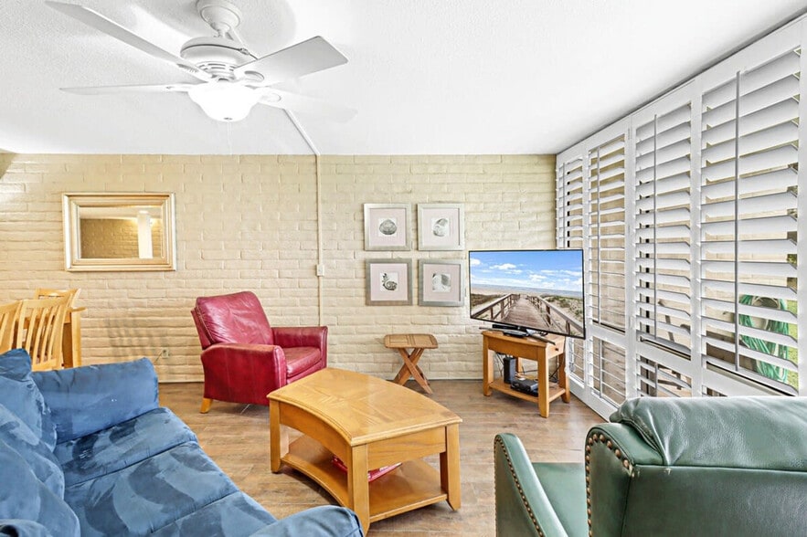 Building Photo - 1421 Eleventh Street-SI ID1023214P