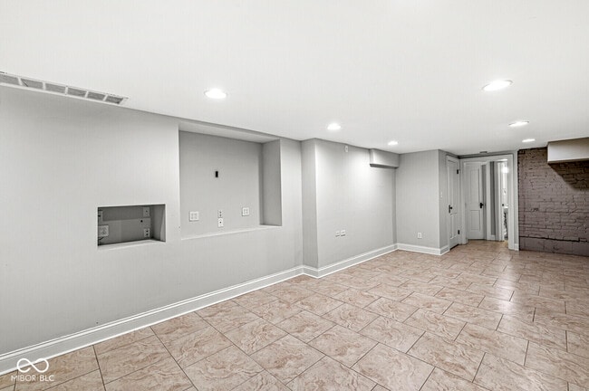 Building Photo - 331 N East St