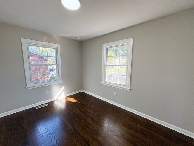 Building Photo - Brick 3 bed 1 bath home