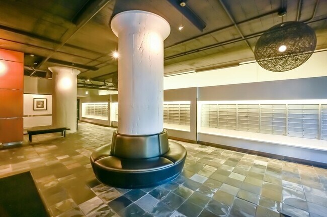 Building Photo - 1530 S State St