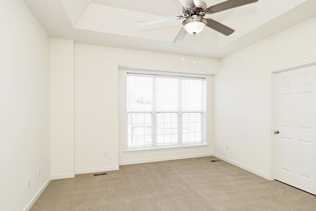 Building Photo - Dog-Friendly Avinity Townhome With Mountain Views