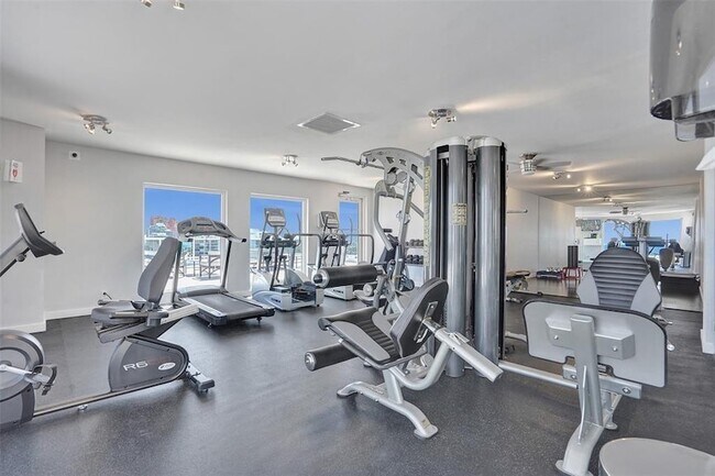 Building Photo - 2841 N Ocean Blvd