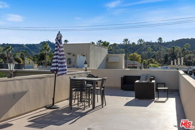 Building Photo - 12026 Hoffman St