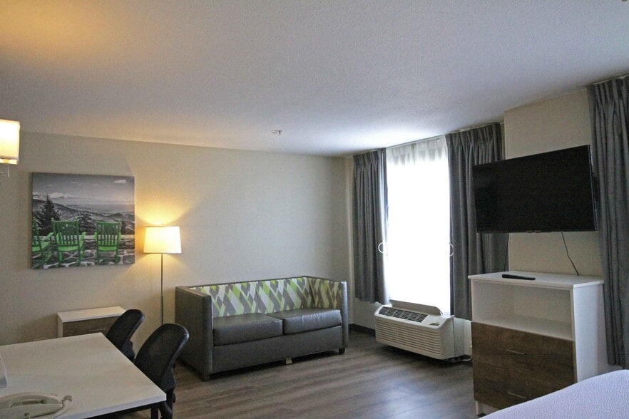 Building Photo - Furnished Studio-Albuquerque - Rio Rancho Blvd.