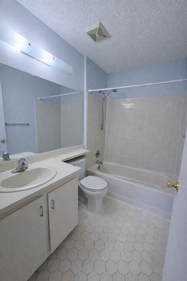 Building Photo - 215 Rachel Ct