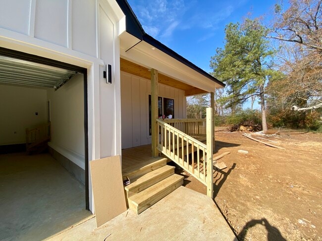 Building Photo - 230 Sylvan Rd