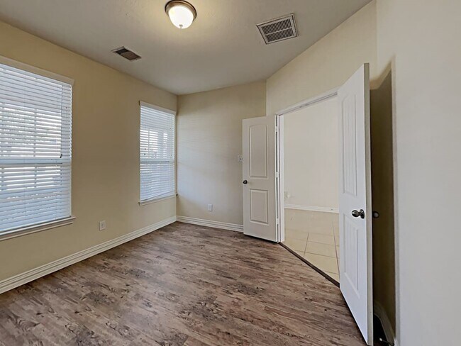 Building Photo - 3322 Orchid Trace Dr