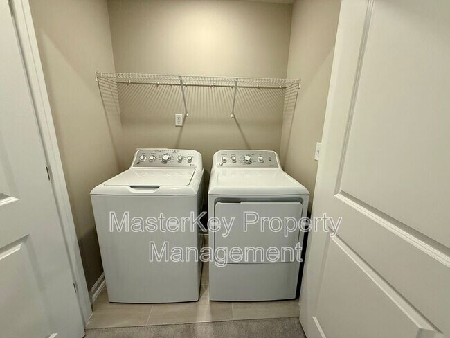 Building Photo - 427 Deercroft Dr
