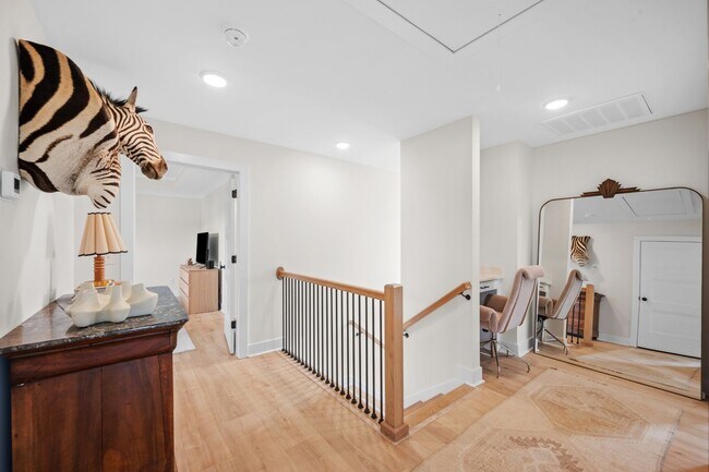 Building Photo - Modern 3 Bed on Nearly an Acre