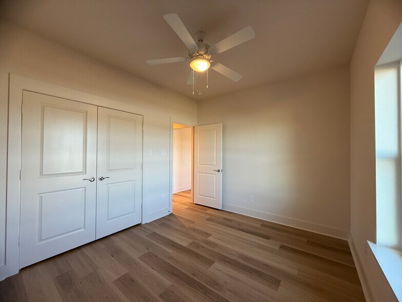 Building Photo - 207 Railroad Ave