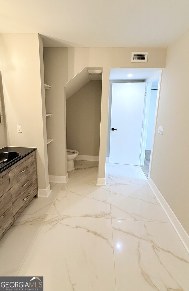 Building Photo - 295 Clearview Ct