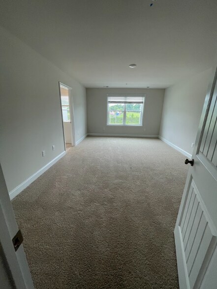 Building Photo - 12 buttercup Cir