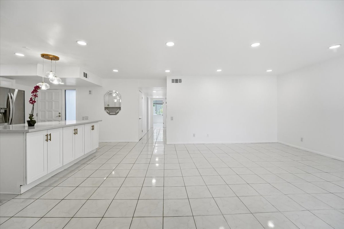 Building Photo - 5301 Balboa Blvd