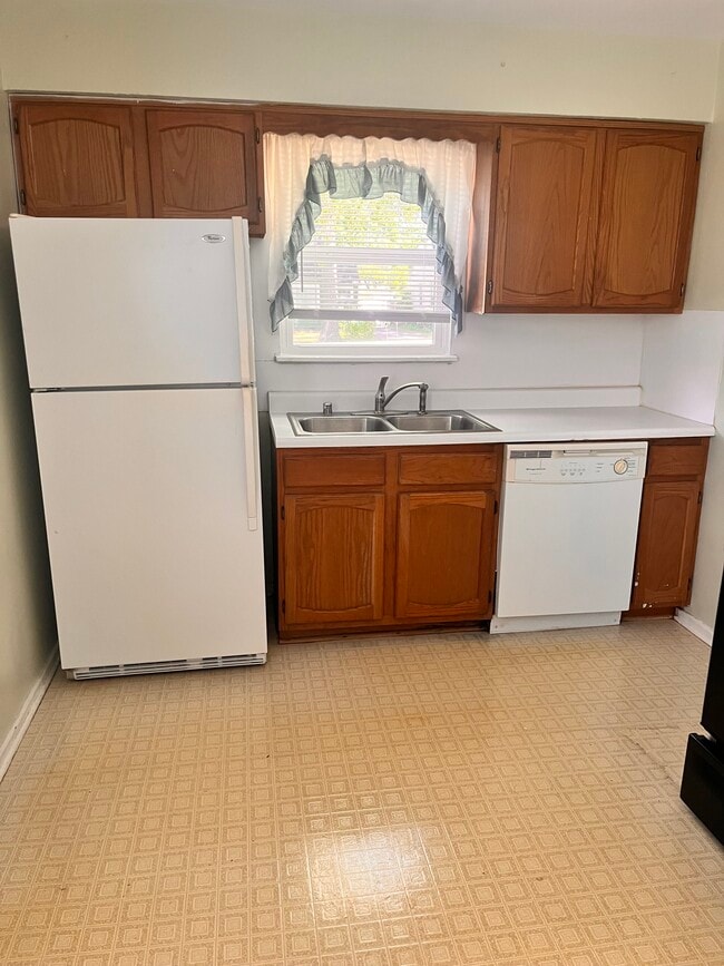 Building Photo - 610 Marquette Dr