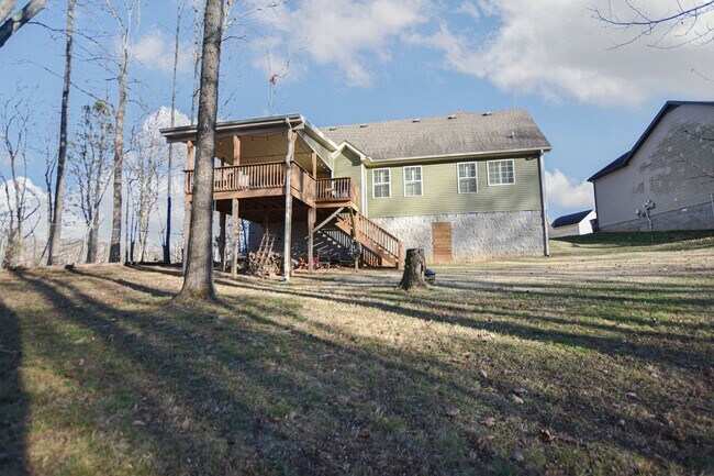Building Photo - Pet Friendly Three Bedroom with Bonus!