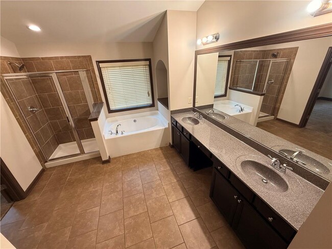 Building Photo - 1095 Township Cir