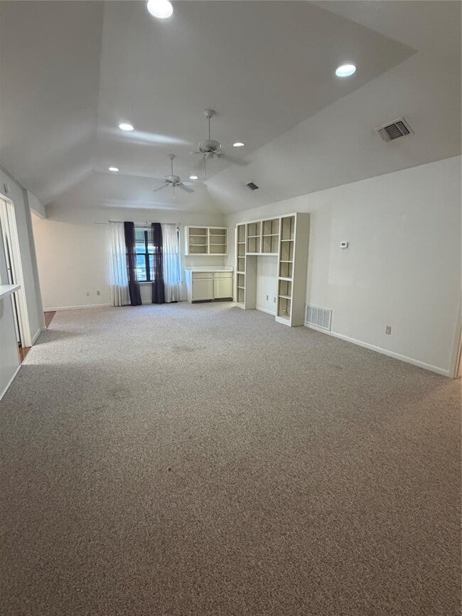 Building Photo - 728 W San Antonio St