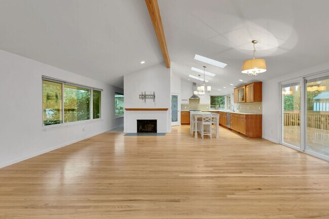 Building Photo - Beautifully Renovated Home in the Heart of Normandy Park